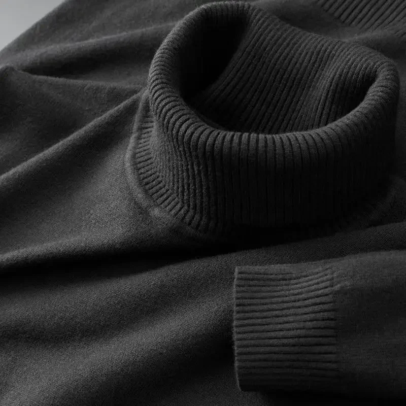 Men's Knitted Turtleneck Jumper – Solid Colour Roll Neck Pullover Sweater for Autumn & Winter